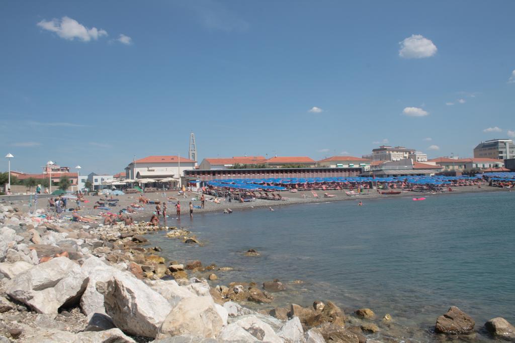 Hotel Sileoni Marina di Cecina Exterior photo