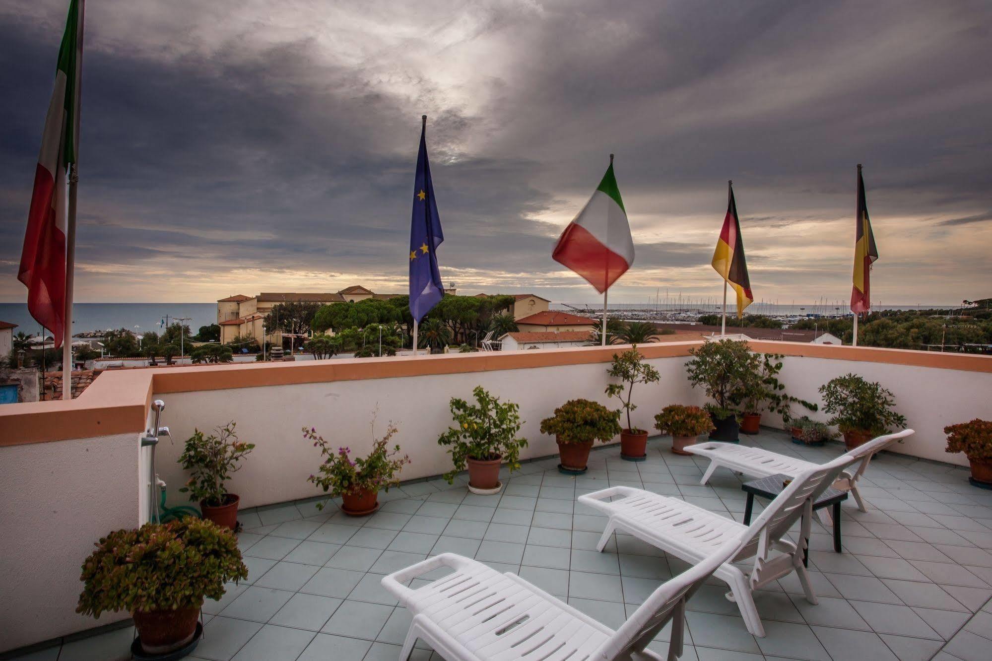 Hotel Sileoni Marina di Cecina Exterior photo